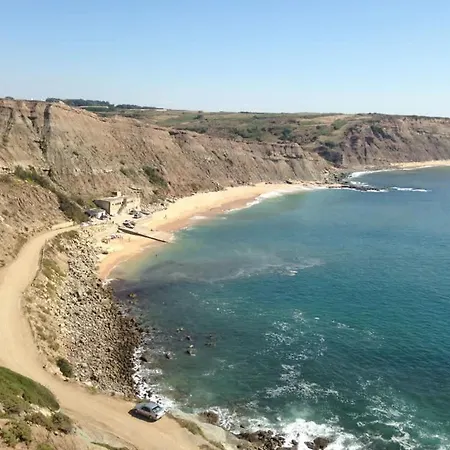 Elegant Mello With Beautiful Outdoor Area לוריניה