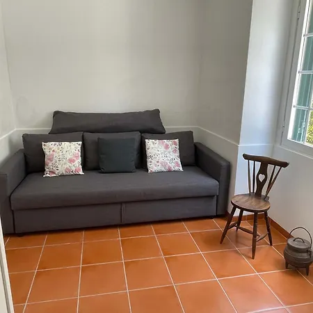 Elegant Mello With Beautiful Outdoor Area וילה