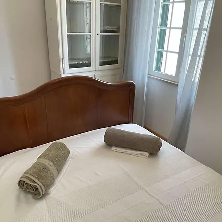 Elegant Mello With Beautiful Outdoor Area וילה