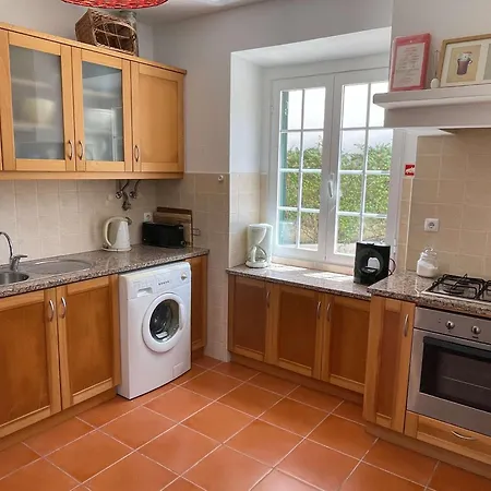 Elegant Mello With Beautiful Outdoor Area וילה